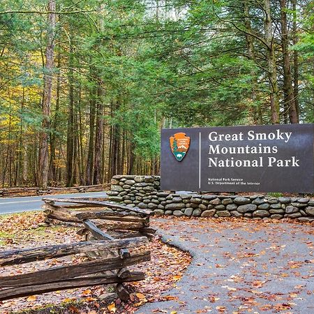 Bear Tracks, 2 Bedrooms, Hot Tub, Fireplace, Wifi, Jetted Tub, Sleeps 6 Gatlinburg Eksteriør bilde