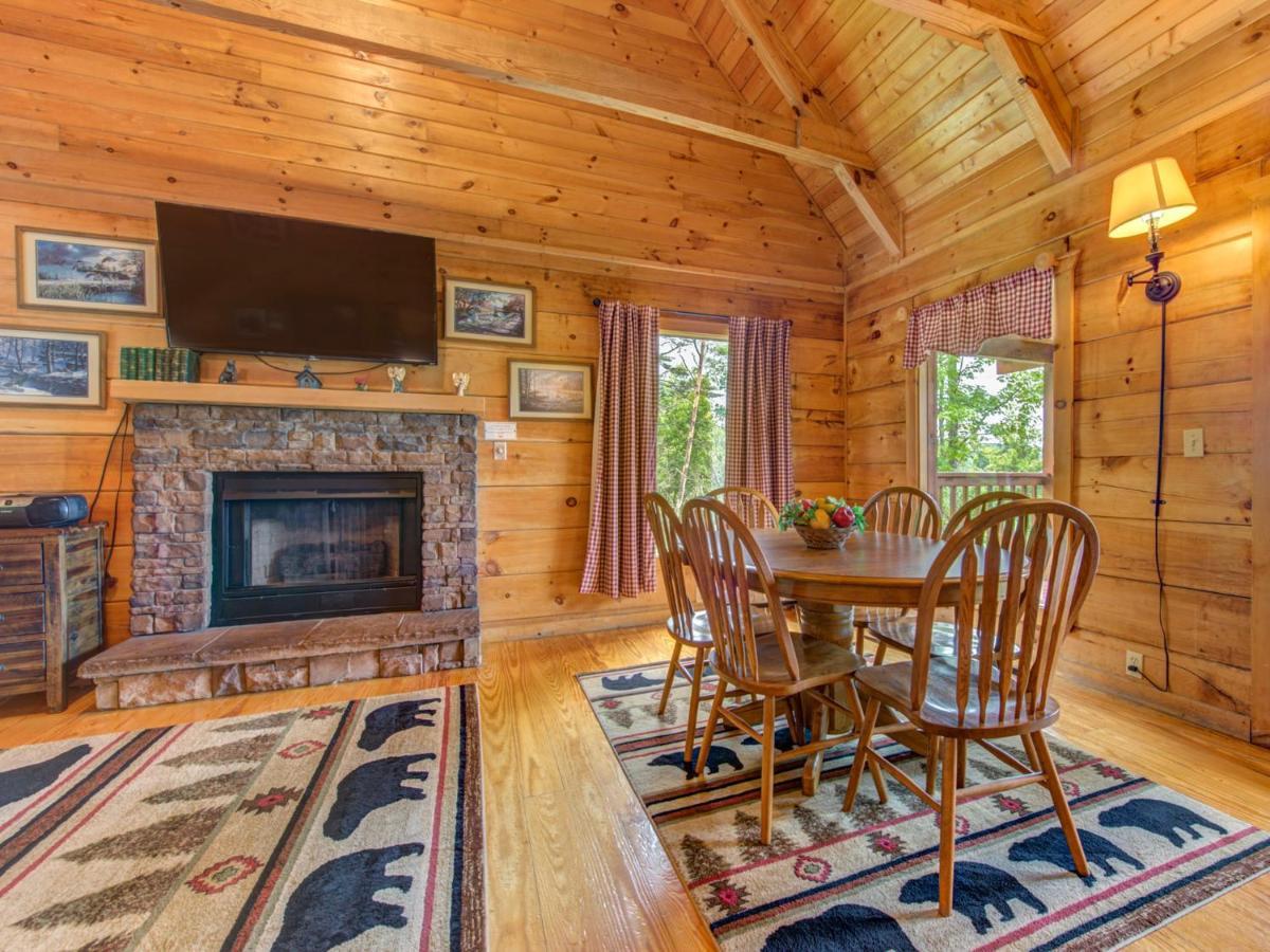 Bear Tracks, 2 Bedrooms, Hot Tub, Fireplace, Wifi, Jetted Tub, Sleeps 6 Gatlinburg Eksteriør bilde