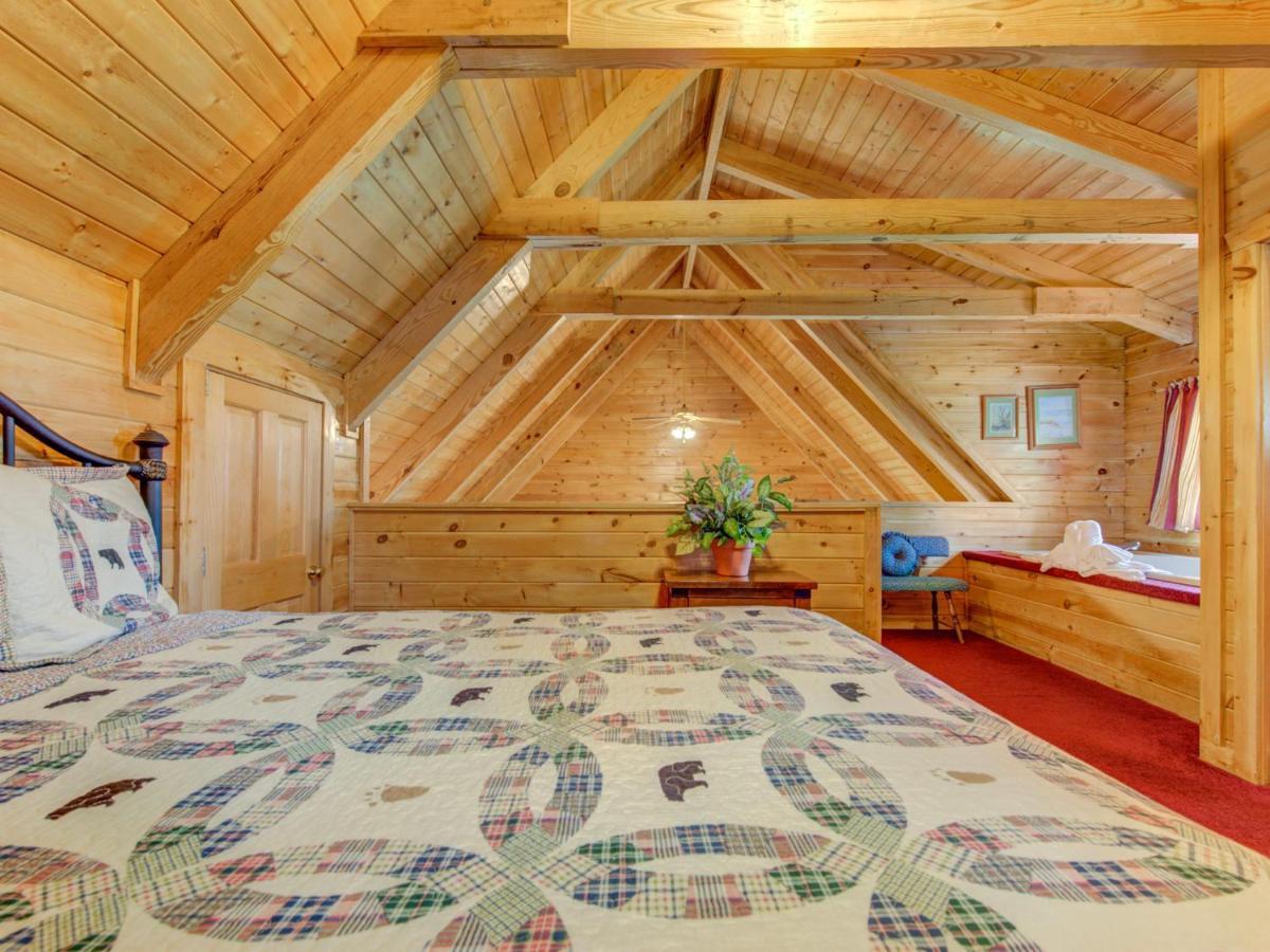 Bear Tracks, 2 Bedrooms, Hot Tub, Fireplace, Wifi, Jetted Tub, Sleeps 6 Gatlinburg Eksteriør bilde