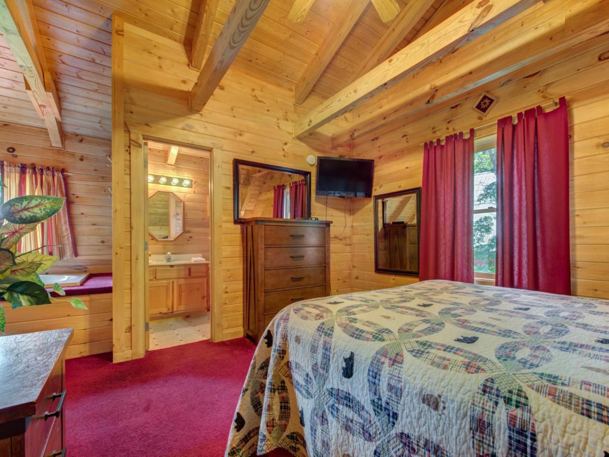 Bear Tracks, 2 Bedrooms, Hot Tub, Fireplace, Wifi, Jetted Tub, Sleeps 6 Gatlinburg Eksteriør bilde