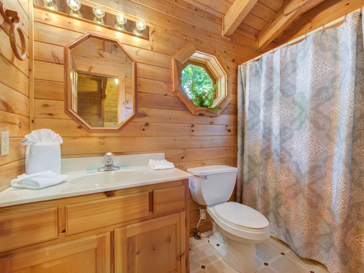 Bear Tracks, 2 Bedrooms, Hot Tub, Fireplace, Wifi, Jetted Tub, Sleeps 6 Gatlinburg Eksteriør bilde