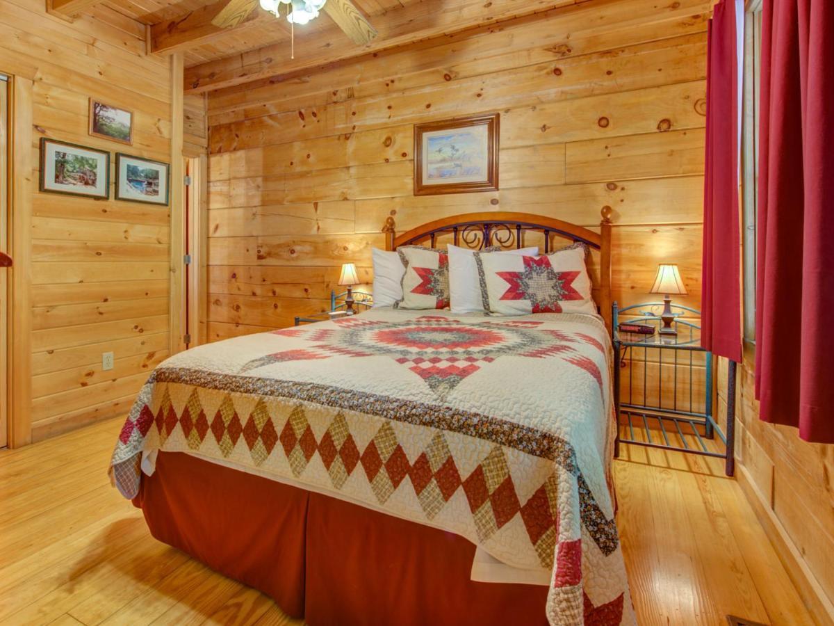 Bear Tracks, 2 Bedrooms, Hot Tub, Fireplace, Wifi, Jetted Tub, Sleeps 6 Gatlinburg Eksteriør bilde