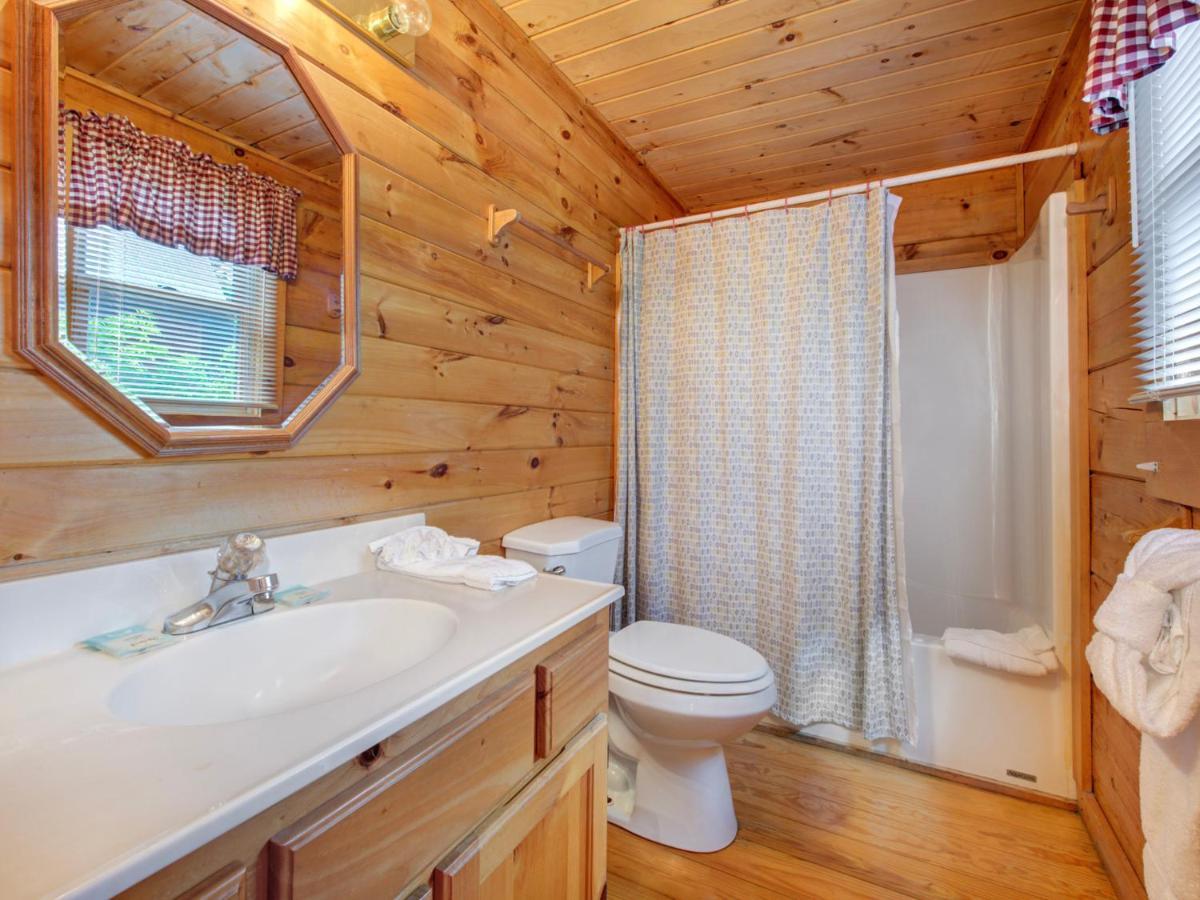 Bear Tracks, 2 Bedrooms, Hot Tub, Fireplace, Wifi, Jetted Tub, Sleeps 6 Gatlinburg Eksteriør bilde