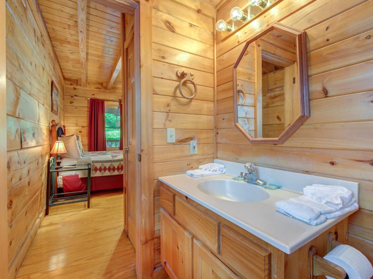 Bear Tracks, 2 Bedrooms, Hot Tub, Fireplace, Wifi, Jetted Tub, Sleeps 6 Gatlinburg Eksteriør bilde