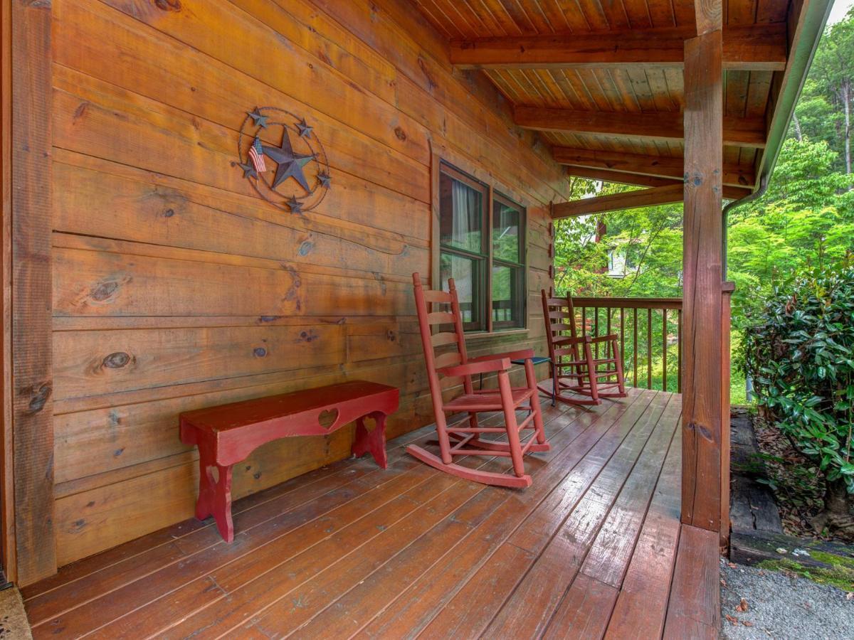 Bear Tracks, 2 Bedrooms, Hot Tub, Fireplace, Wifi, Jetted Tub, Sleeps 6 Gatlinburg Eksteriør bilde
