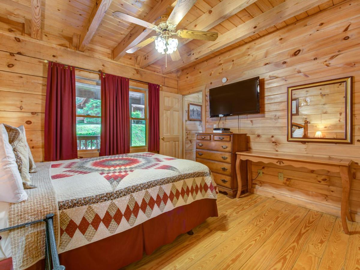Bear Tracks, 2 Bedrooms, Hot Tub, Fireplace, Wifi, Jetted Tub, Sleeps 6 Gatlinburg Eksteriør bilde