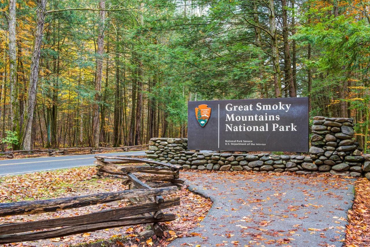Bear Tracks, 2 Bedrooms, Hot Tub, Fireplace, Wifi, Jetted Tub, Sleeps 6 Gatlinburg Eksteriør bilde