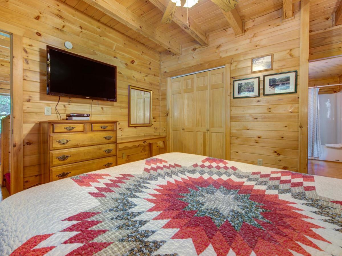 Bear Tracks, 2 Bedrooms, Hot Tub, Fireplace, Wifi, Jetted Tub, Sleeps 6 Gatlinburg Eksteriør bilde